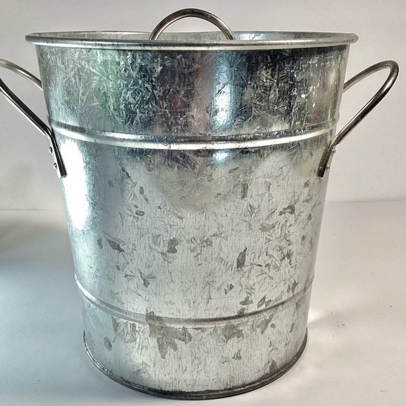 Galvanized Ice Bucket With Handles, Lid, Liner, And Scoop - Picture 5 of 14